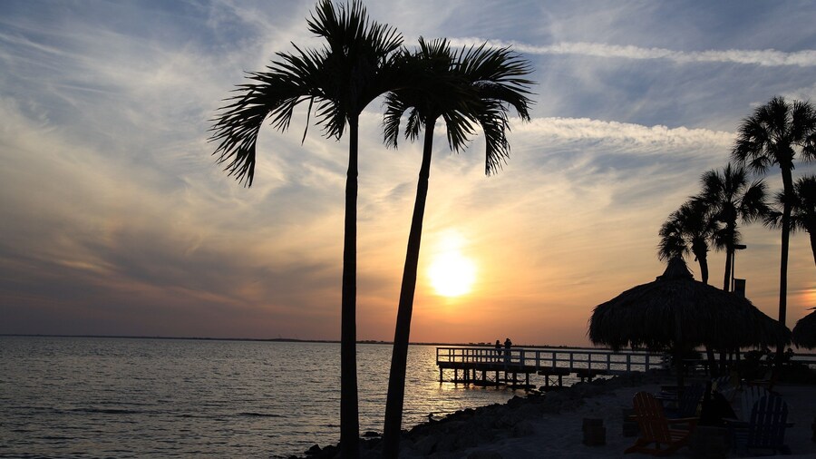 Sailport Waterfront Suites