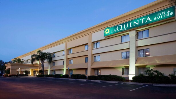 A hotel with a sign reading "La Quinta Inn & Suites" and a parking lot in front. - La Quinta Inn & Suites by Wyndham Tampa Fairgrounds - Casino (Tampa)