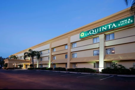 Exterior. La Quinta Inn & Suites by Wyndham Tampa Fairgrounds - Casino