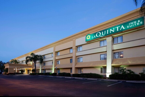 Exterior - La Quinta Inn & Suites by Wyndham Tampa Fairgrounds - Casino (Tampa)