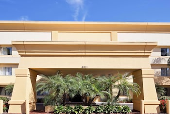 La Quinta Inn & Suites by Wyndham Tampa Fairgrounds - Casino