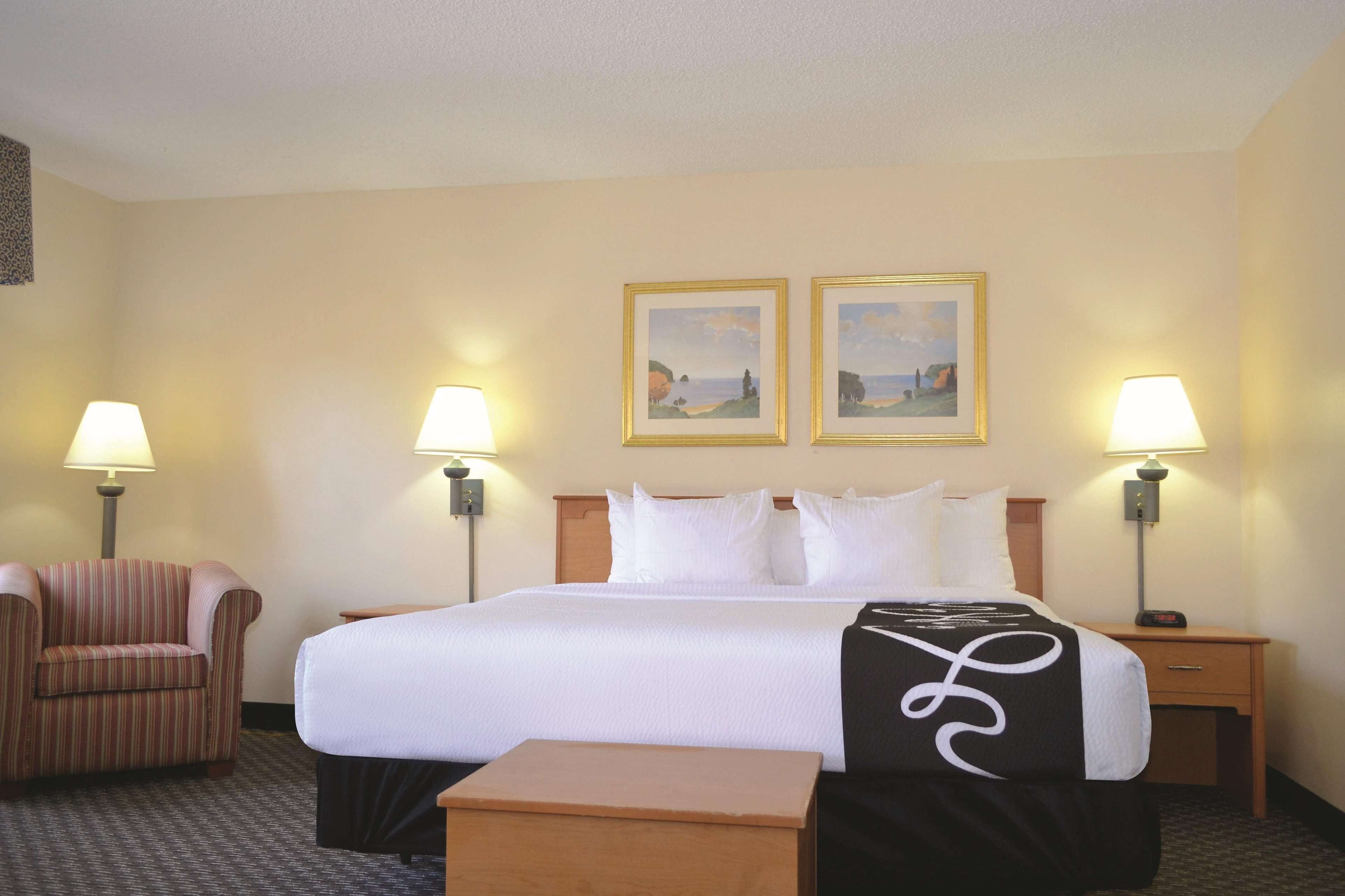 Deluxe studio suite, 1 kingsize bed, niet-roken | Luxe beddengoed, een bureau, verduisterende gordijnen