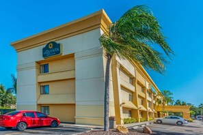 Exterior - La Quinta Inn & Suites by Wyndham Tampa Brandon West (Tampa)