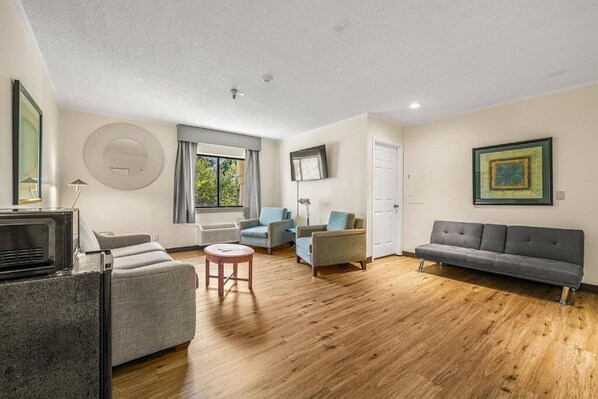 Studio Suite, 1 King Bed, Non Smoking | Pillow-top beds, desk, blackout curtains, iron/ironing board - La Quinta Inn & Suites by Wyndham Tampa Brandon West (Tampa)