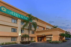 Exterior - La Quinta Inn & Suites by Wyndham Tampa Brandon West (Tampa)