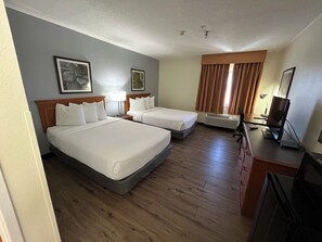 Pillow-top beds, desk, blackout curtains, iron/ironing board - La Quinta Inn & Suites by Wyndham Tampa Brandon West (Tampa)