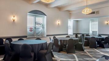 Iron/ironing board, free WiFi, bed sheets, alarm clocks