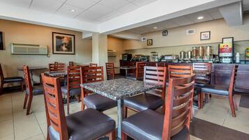 Sudah termasuk sarapan lengkap setiap hari