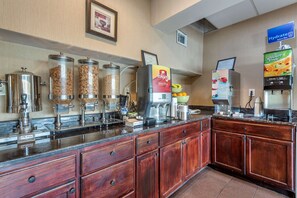 Petit déjeuner complet compris tous les jours