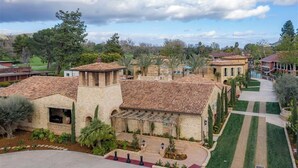 Exterior - Westlake Village Inn (49594) (Westlake Village)