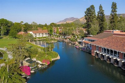 Westlake Village Inn (49594)