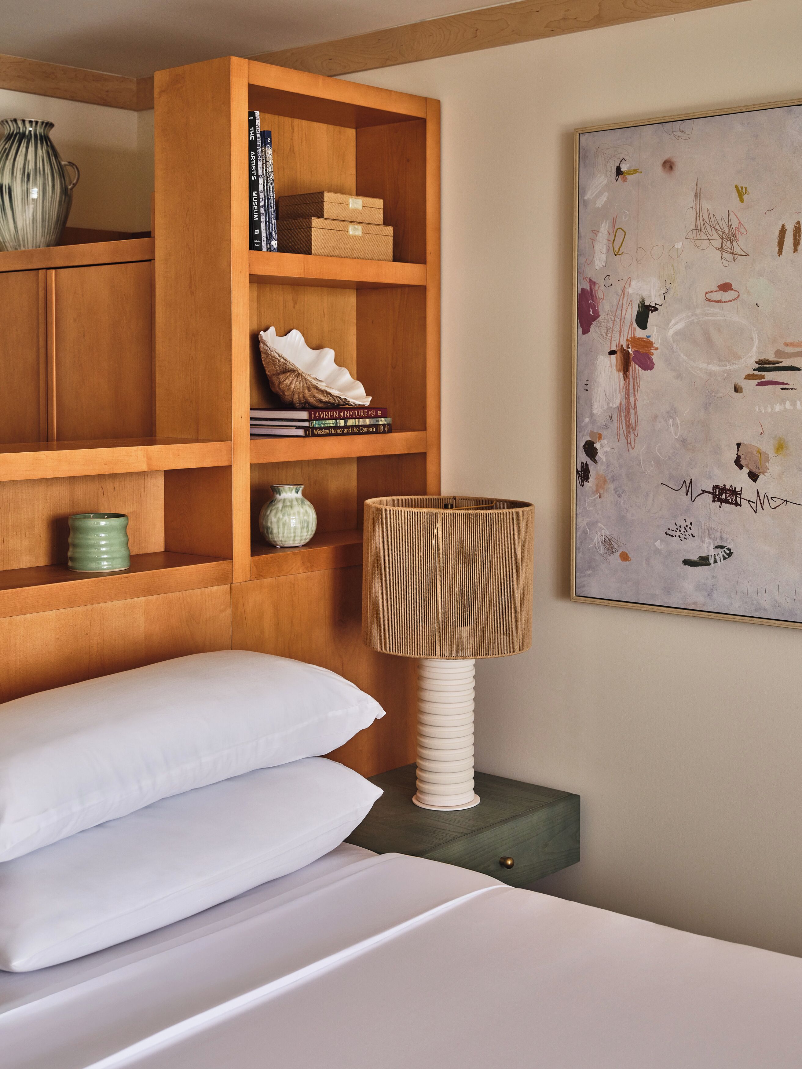 Ropa de cama de alta calidad, camas con pillow-top y minibar 