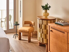 Ropa de cama de alta calidad, colchones con acolchado adicional, minibar