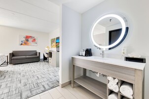 华丽客房, 1 张特大床, 无烟房 | 浴室 | 免费洗浴用品、吹风机、毛巾、肥皂