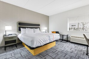 Habitación, 1 cama King size, con acceso para personas discapacitadas (Mobility/Hearing impaired) | Ropa de cama de alta calidad, escritorio y cortinas blackout 