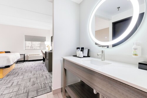 La Quinta Inn & Suites by Wyndham Jacksonville Mandarin