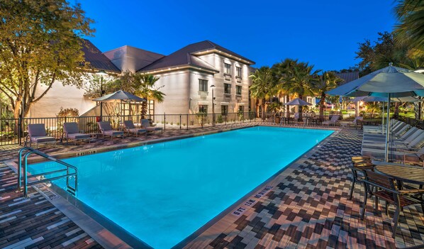 Outdoor pool, pool loungers