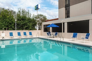 Outdoor pool, pool umbrellas, sun loungers