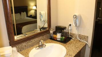 Pancuran mandi, kelengkapan dandanan diri percuma, pengering rambut