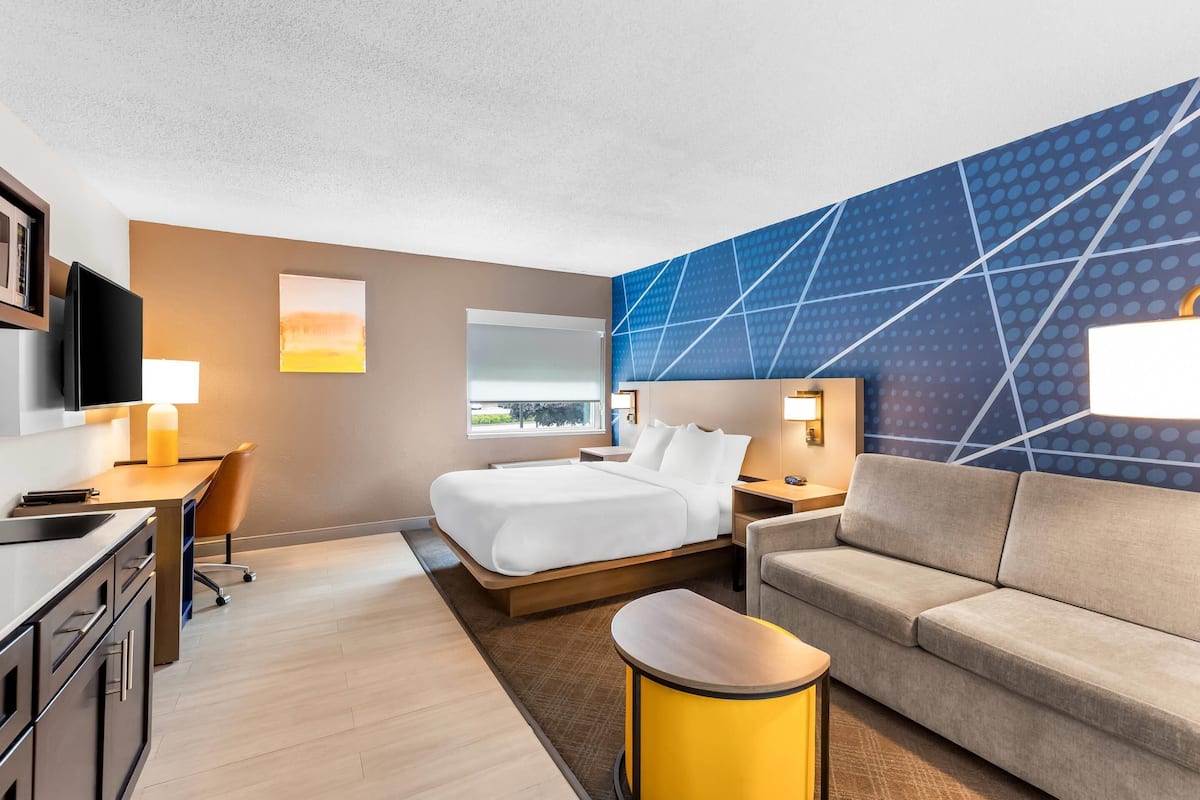 Suite, 1 Queen Bed with Sofa bed, Non Smoking (Efficiency, Upgrade)