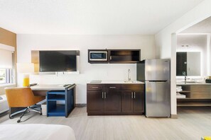 Suite, 1 Queen Bed with Sofa bed, Non Smoking (Efficiency, Upgrade)