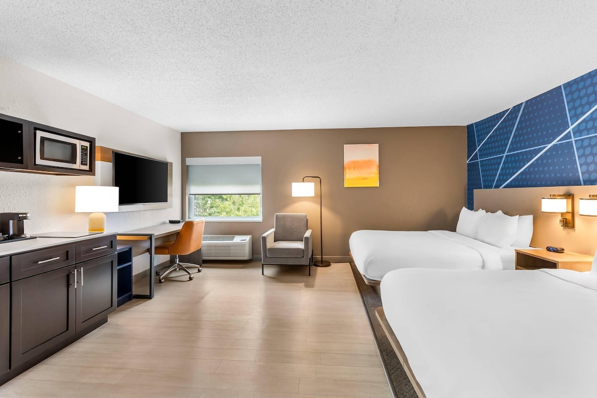 Room, 2 Queen Beds, Non Smoking (Efficiency, Upgrade)