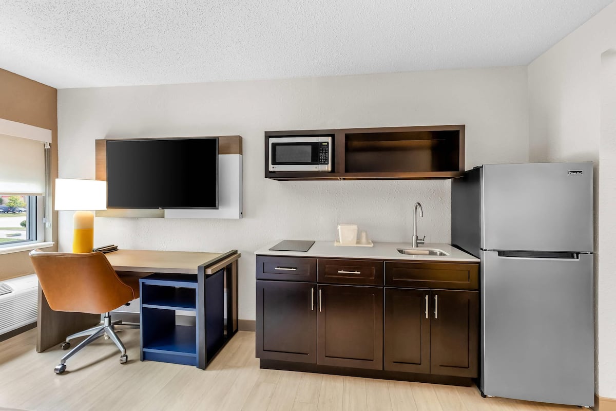 Suite, 1 King Bed, Non Smoking (Efficiency, Upgrade)