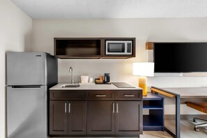 Room, 2 Queen Beds, Non Smoking (Efficiency, Upgrade)