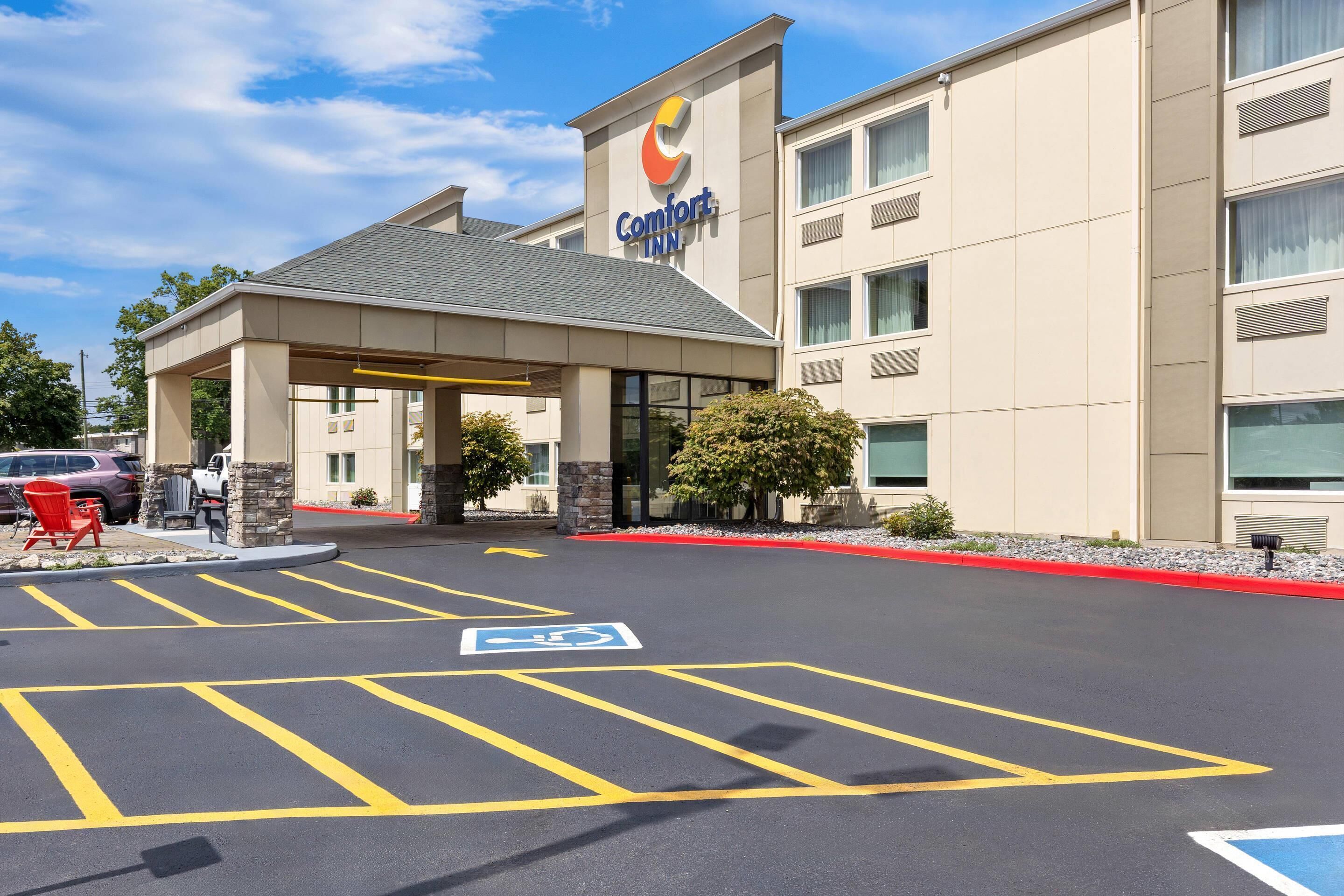 A Comfort Inn hotel with a parking lot, marked handicapped spaces, and a covered entrance.