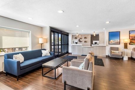 Saguão. Comfort Inn Mayfield Heights Cleveland East