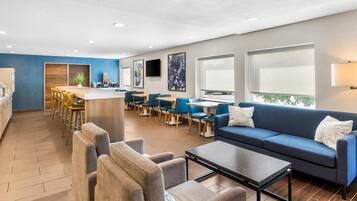 Free daily buffet breakfast