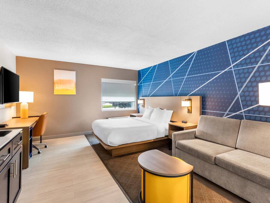 Literie de qualité supérieure, bureau, rideaux occultants