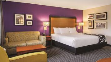 Premium bedding, desk, iron/ironing board, free cots/infant beds