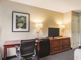 Premium bedding, desk, iron/ironing board, free cribs/infant beds