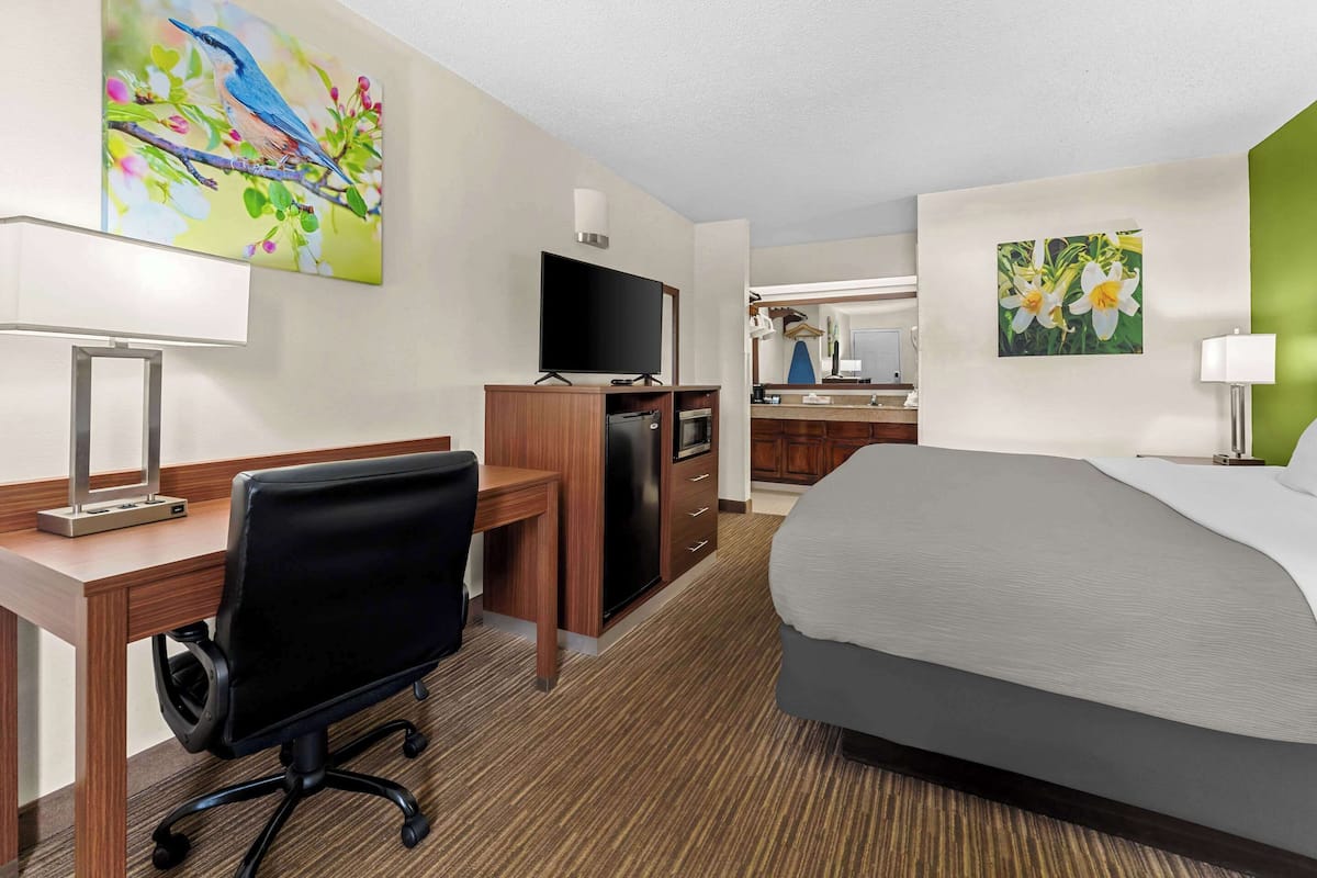 desk, iron/ironing board, free wifi, bed sheets