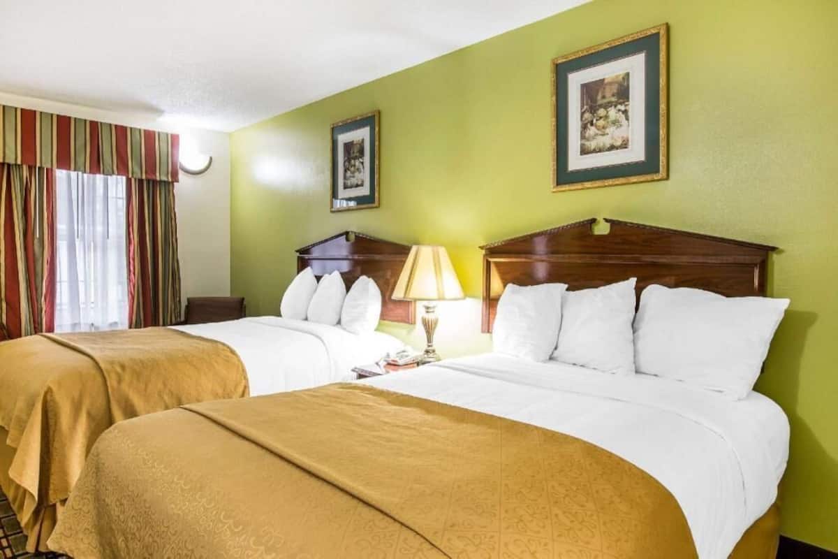 Desk, iron/ironing board, free WiFi, bed sheets