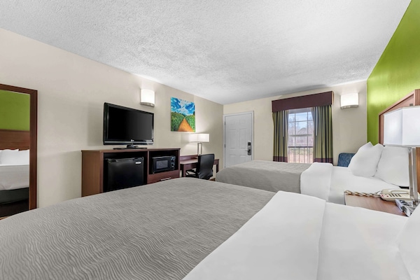 Herbergi - 2 tvíbreið rúm | Skrifborð, straujárn/strauborð, ókeypis þráðlaus nettenging, rúmföt