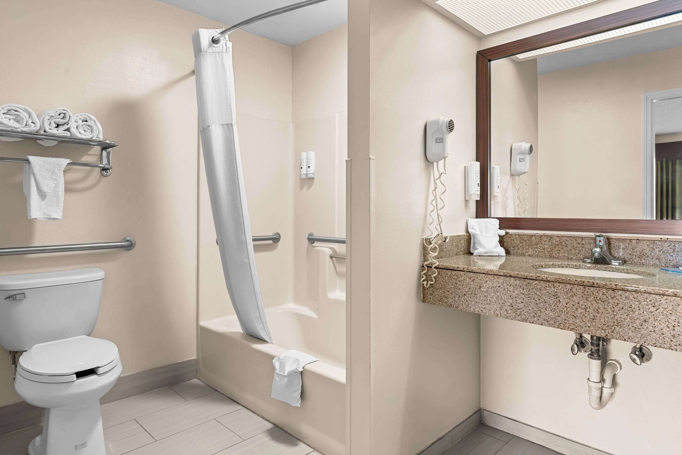 room, 1 king bed, accessible, non smoking | desk, iron/ironing board, free wifi, bed sheets