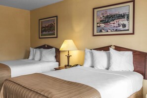 Desk, laptop workspace, iron/ironing board, free WiFi - Quality Inn Jesup (Jesup)