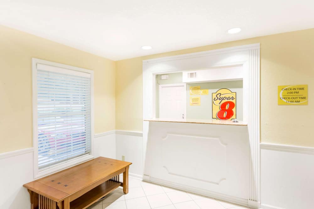 Super 8 by Wyndham Statesboro