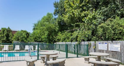 Super 8 by Wyndham Statesboro