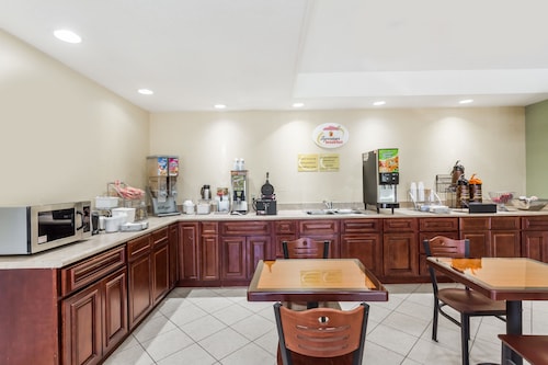 Super 8 by Wyndham Statesboro