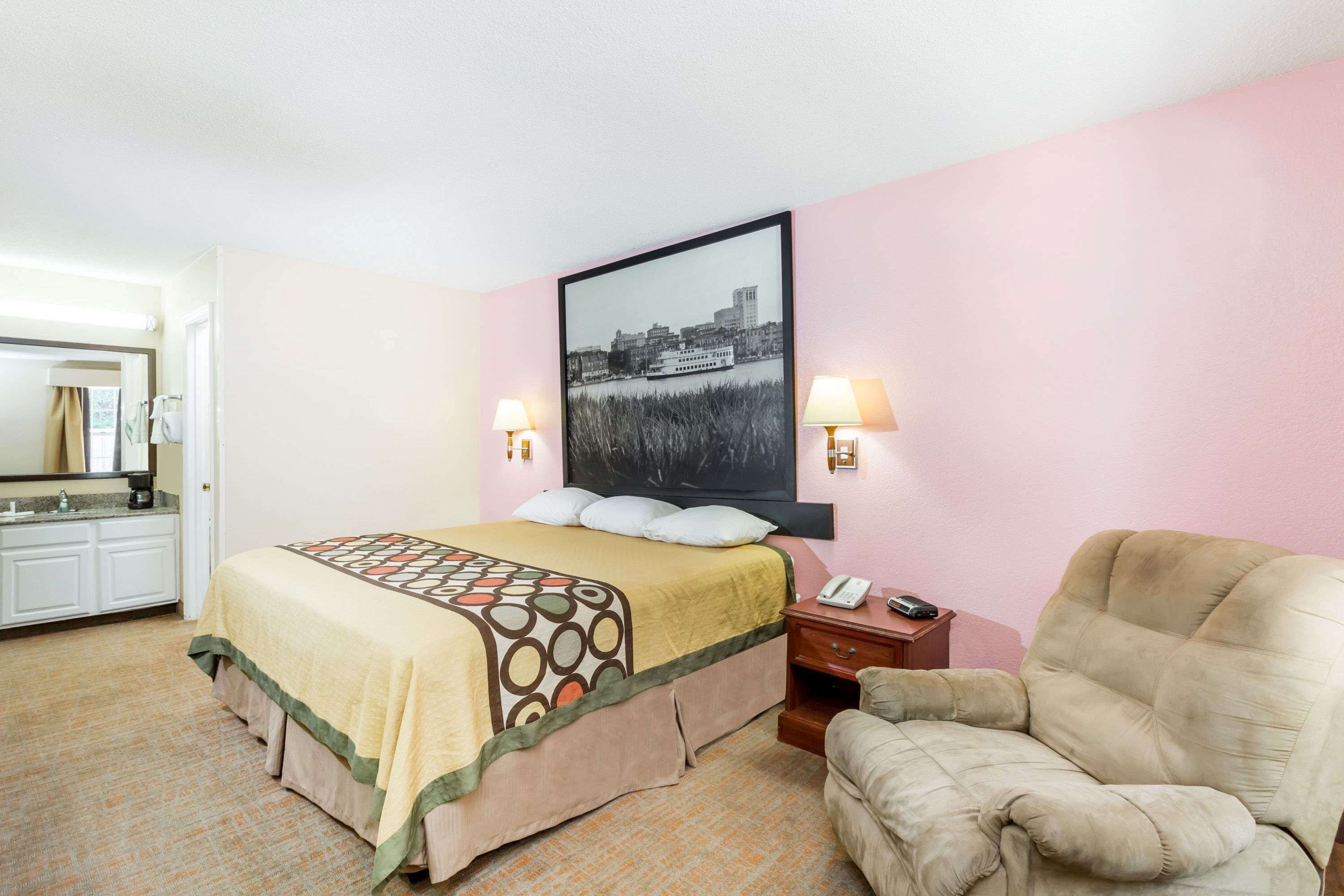 Super 8 by Wyndham Statesboro