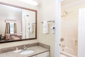 Combined shower/bathtub, hair dryer, towels