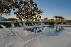 Seasonal outdoor pool - Spark by Hilton Savannah Midtown (Savannah)