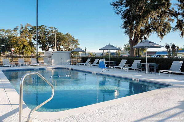 Piscina stagionale all'aperto