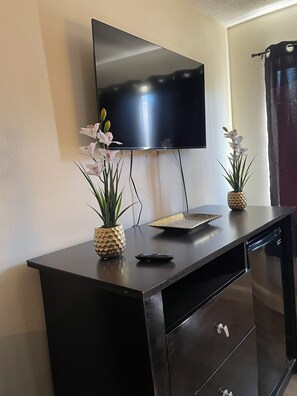 Deluxe Single Room | 1 bedroom, iron/ironing board, free WiFi, bed sheets