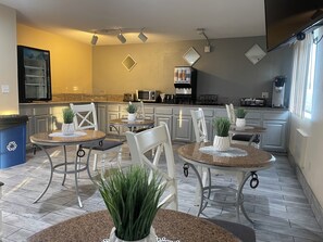 Free daily continental breakfast 