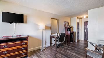 Iron/ironing board, free WiFi, bed sheets