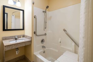 Combined shower/bathtub, free toiletries, hair dryer, towels